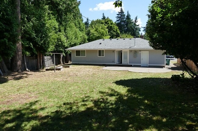 Building Photo - SE Garrett Dr - Milwaukie 3 bedroom with hardwood floors