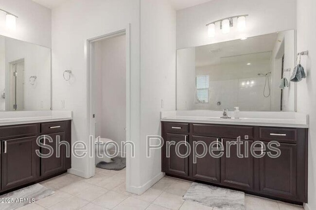 Building Photo - 1310 N Zane Dr