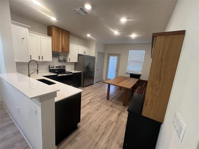 Building Photo - 10805 Tildon Ave