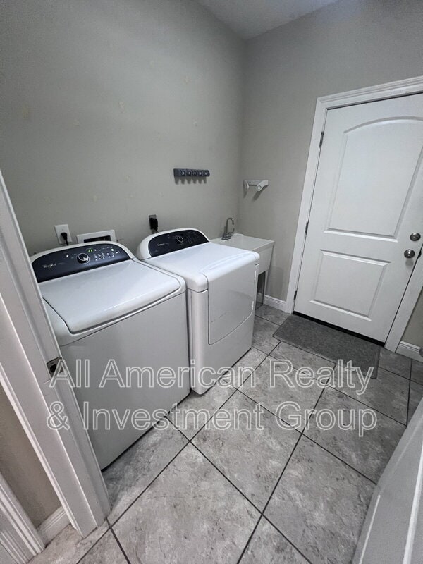 Building Photo - 6882 Brocado Ct