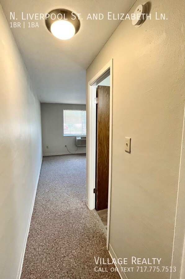 Building Photo - 35 N Liverpool St