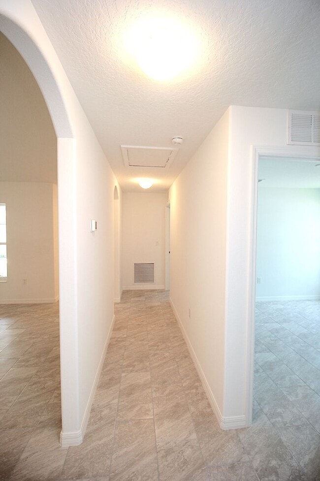 Building Photo - Spacious 4 Bed 2 Bath 2 Car Townhome Built in 2022 in Palm Coast!