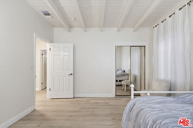 Building Photo - 9209 Paramount Blvd