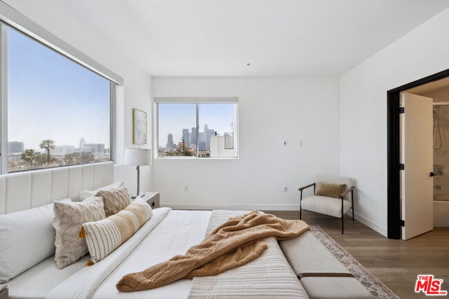Building Photo - 957 Figueroa Terrace