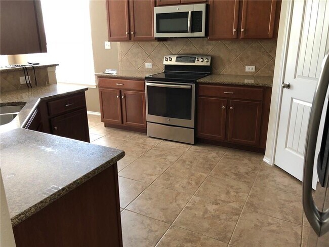 Building Photo - 18713 Falcon Pointe Blvd