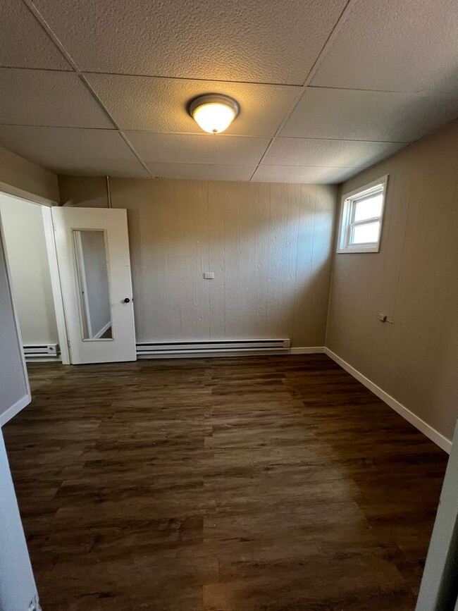 Building Photo - Main Level 1 Bed, 1 Bath Apartment in Old ...