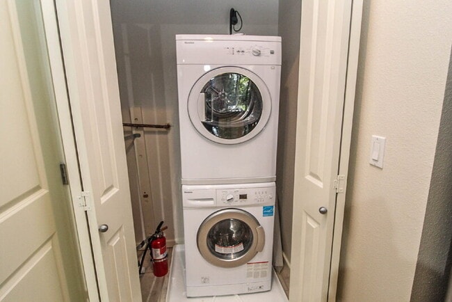 Building Photo - 11303 NE 128th St