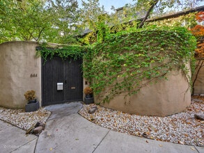 Building Photo - 844 W Altgeld St