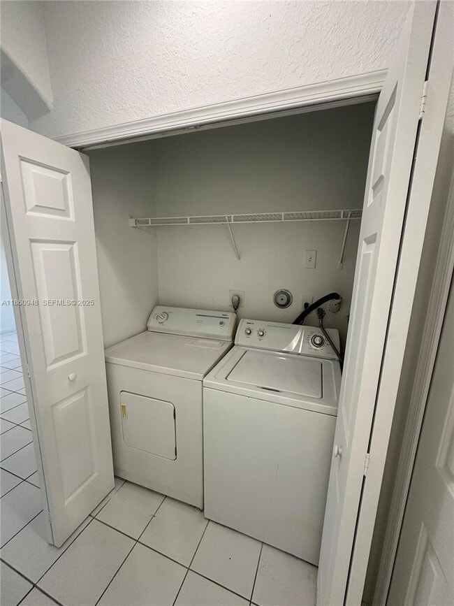 Building Photo - 2438 SE 14th Ave