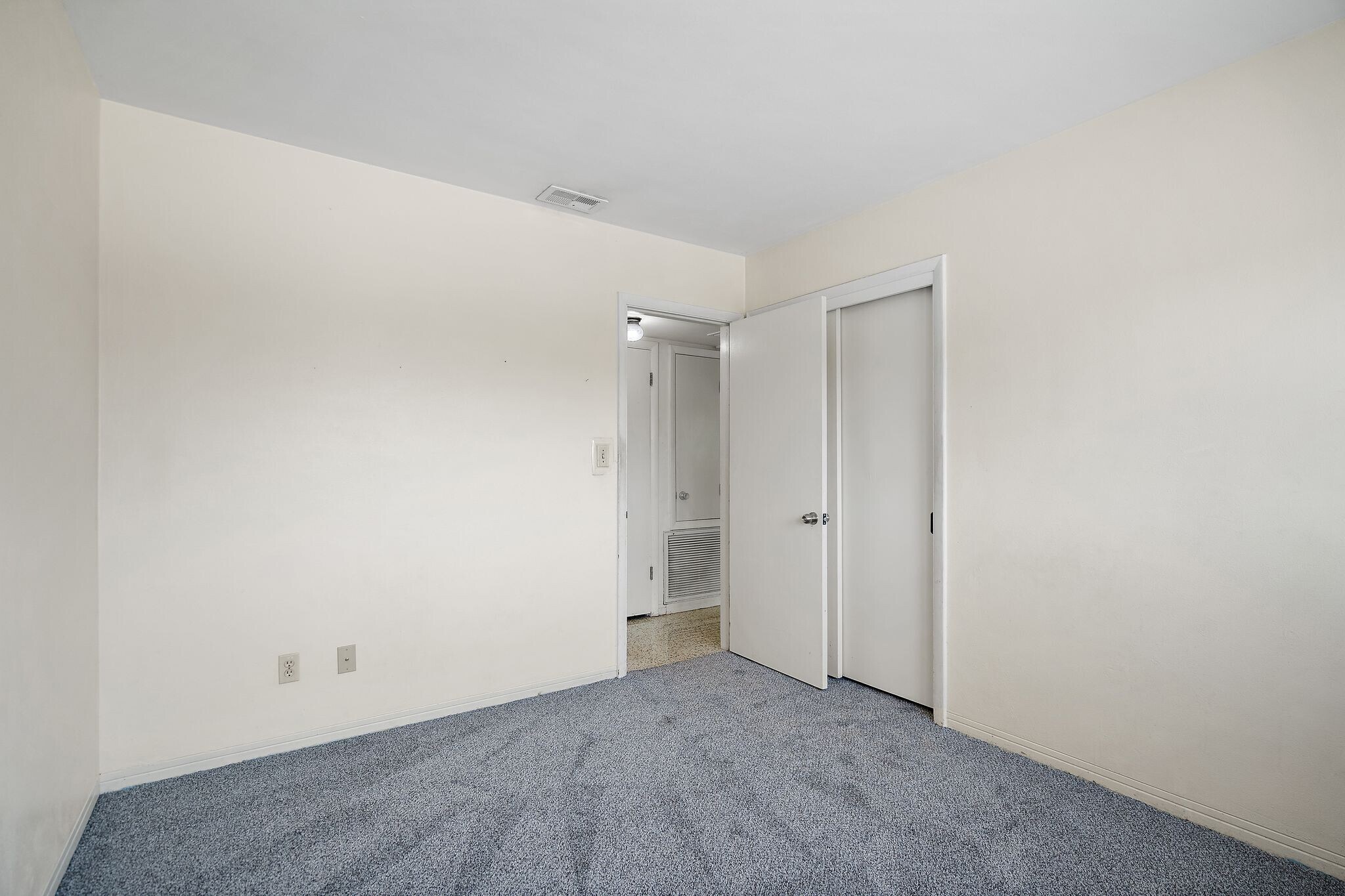 Building Photo - 6132 7th Ave S