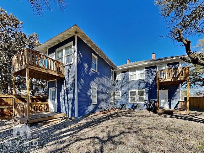 Building Photo - 4624 Junius St