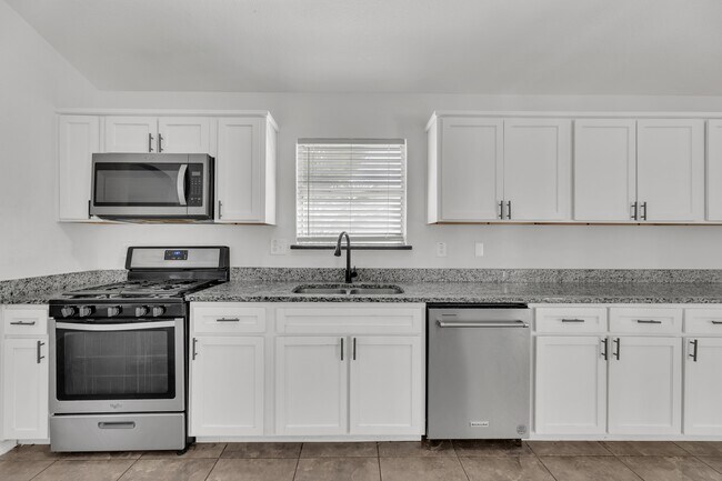 Building Photo - 10400 Valle Koki Dr