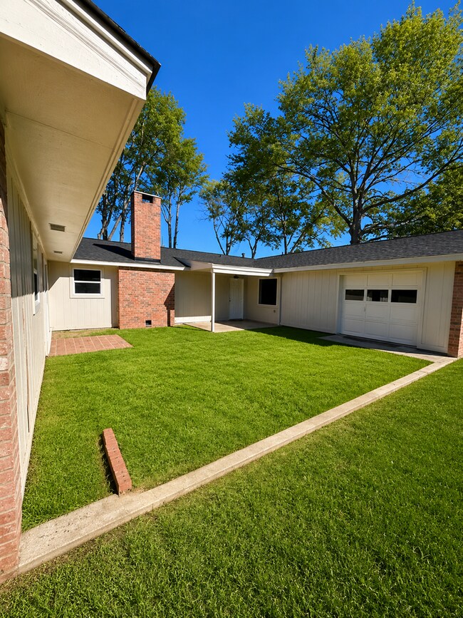 Building Photo - Newly Remodeled 4/2 Home in Atlanta, Texas