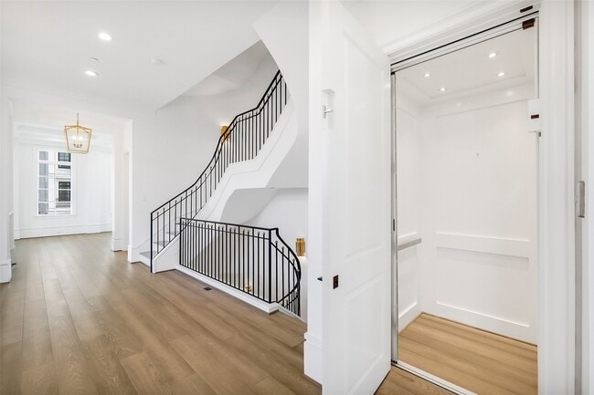 Building Photo - 39 Crain Sq Blvd