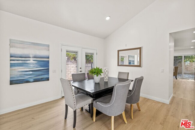 Building Photo - 13 Pepper Ct