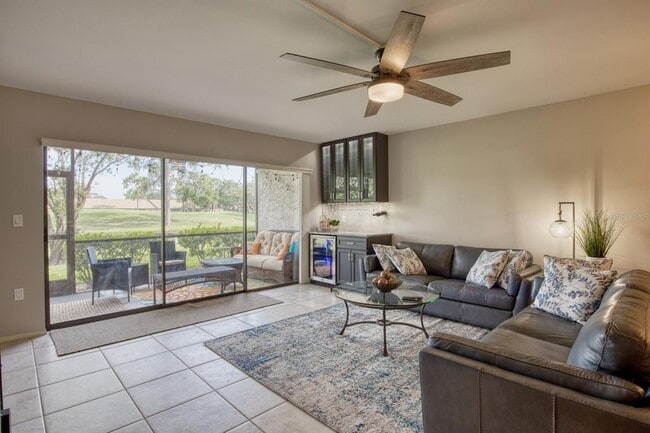 Building Photo - 5640 Golf Pointe Dr