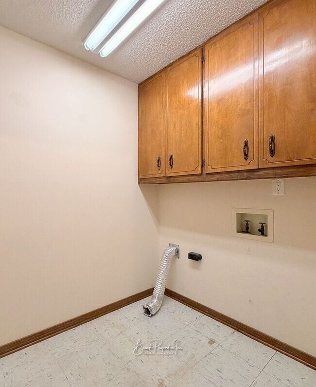 Building Photo - 325 S 73rd Ave