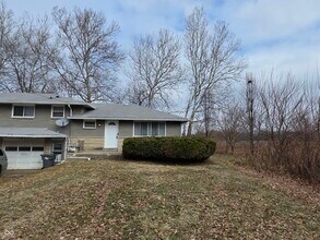 Building Photo - 10166 Southeastern Ave