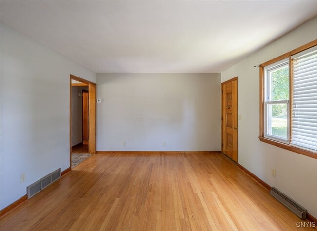 Building Photo - 8686 Maple Ln