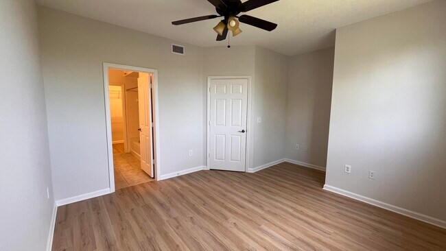 Building Photo - 2048 Alta Meadows Ln