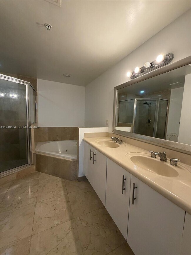 Building Photo - 7900 Harbor Island Dr