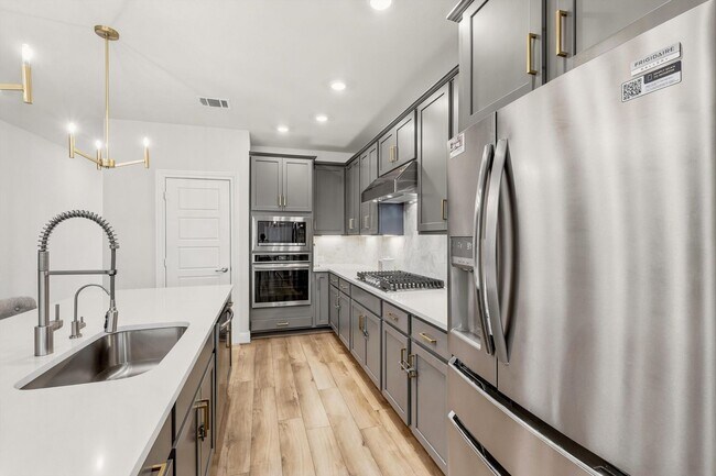 Building Photo - Elegant Living with Space to Spare | 4 Bed • 3.5 Bath