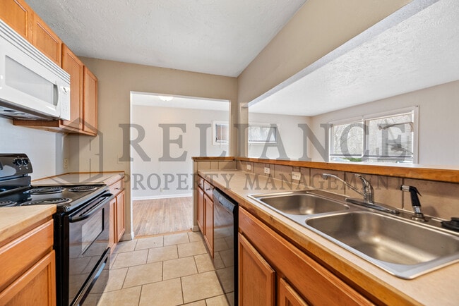 Building Photo - 5106 E Pawnee St