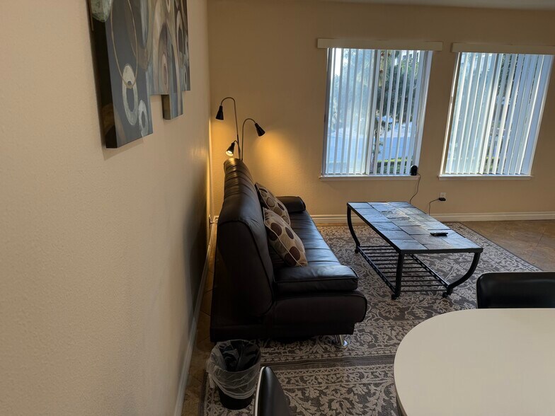 Building Photo - 8889 Caminito Plaza Centro