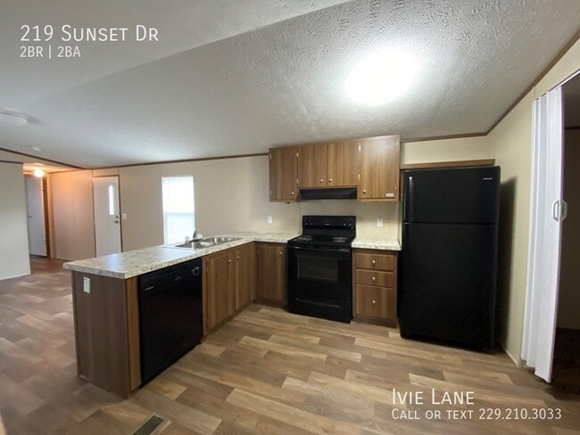 Building Photo - 219 Sunset Dr