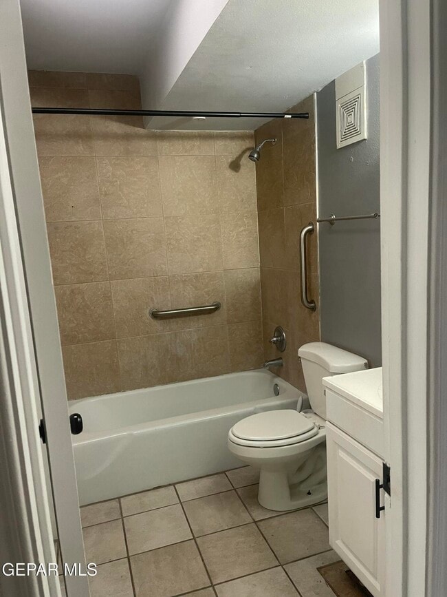 Building Photo - 8614 Mettler Dr