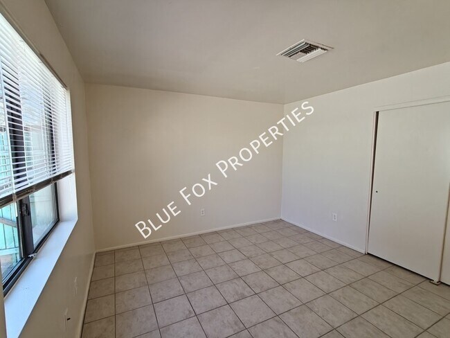 Building Photo - 3318 E Bellevue St
