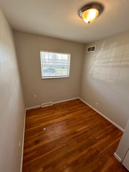 Building Photo - 225 Ben Nevis Rd