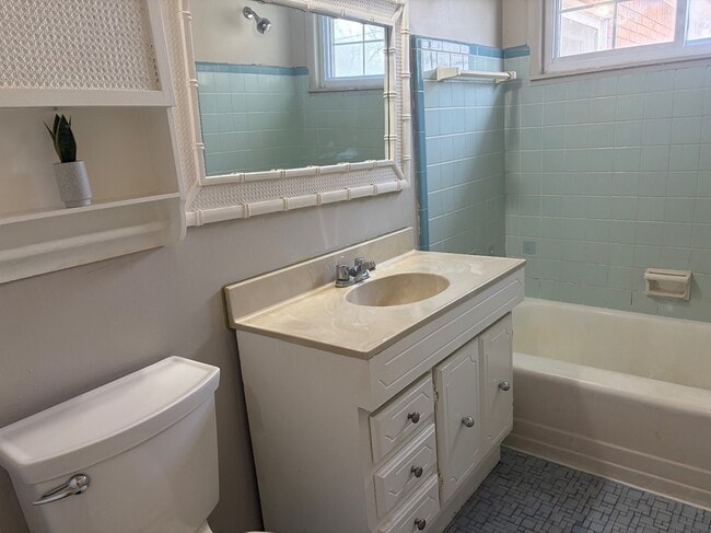 Building Photo - 4005 N Garrison Ave