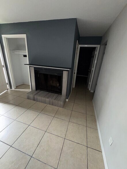 Building Photo - 1924 Nekoma Ct