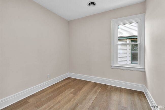 Building Photo - 404 Parkdale Ave