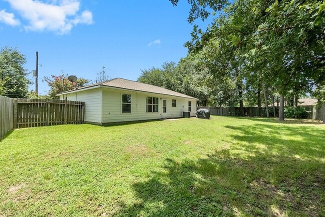 Building Photo - 16305 Many Trees Ln