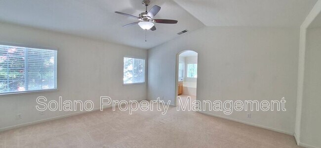 Building Photo - 2080 Mariposa Dr