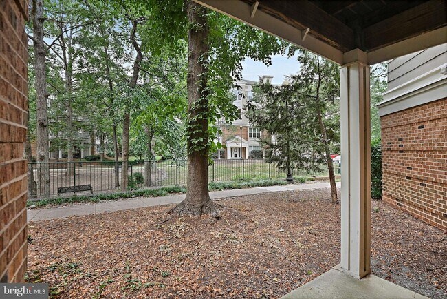 Building Photo - 2204 Westcourt Ln