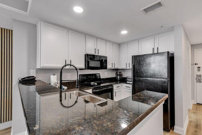 Building Photo - 2600 N Ocean Blvd