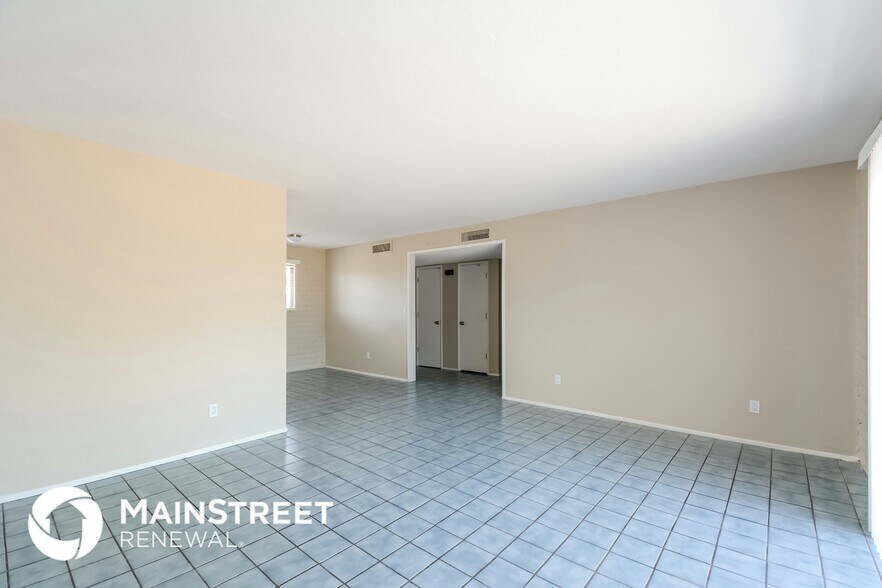 Building Photo - 1808 W Riverview St