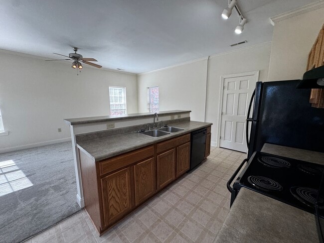 Building Photo - Available now!  Spacious 2BR/2BA Apartment...