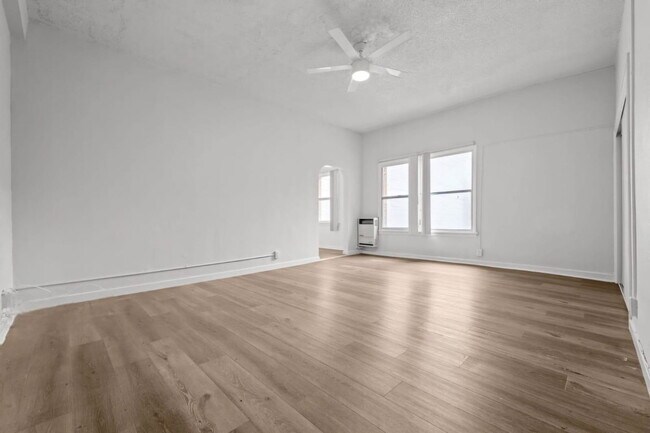 Building Photo - 751 Normandie Ave