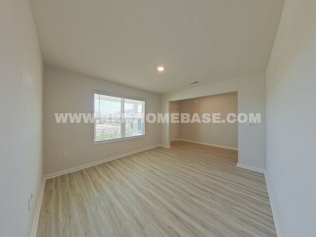 Building Photo - Spacious 5-Bedroom Home in Shoal River Community with Modern Features and Community Pool Access!