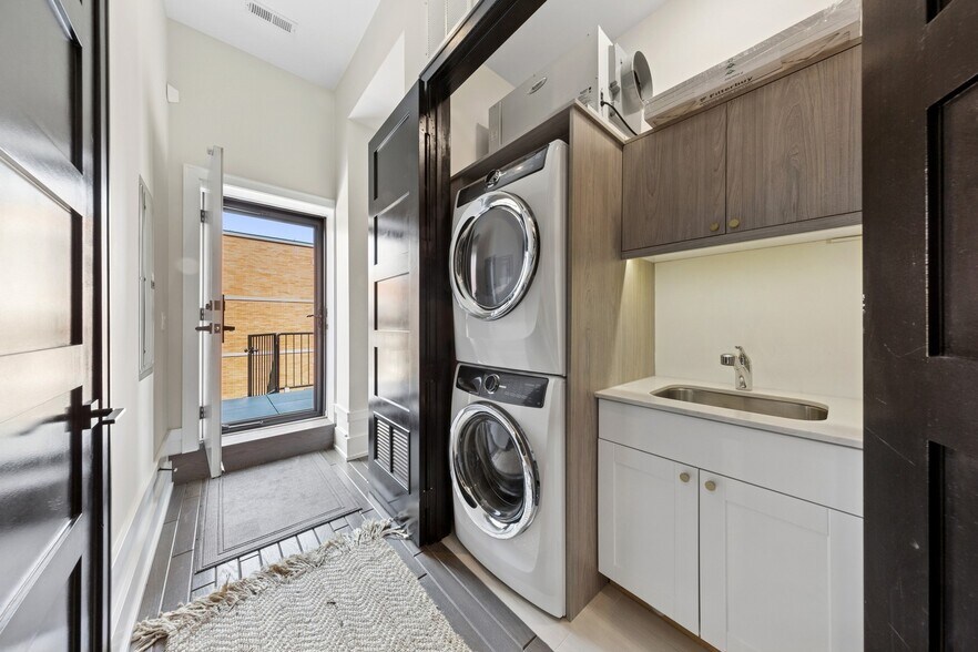 Building Photo - 2756 N Magnolia Ave