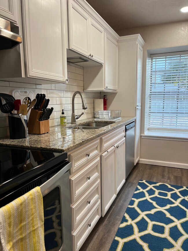 Building Photo - 168 Barilla Pl