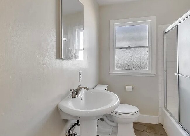 Building Photo - SINGLE FAMILY HOME