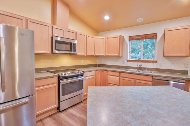 Building Photo - Private Beach Access Comes with This Lovely Freeland Home!