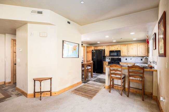 Building Photo - Fully Furnished Fox Point Home