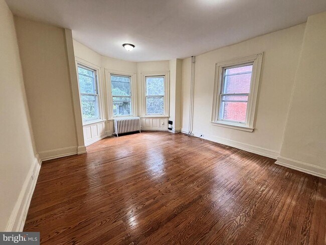 Building Photo - 4718 Hazel Ave