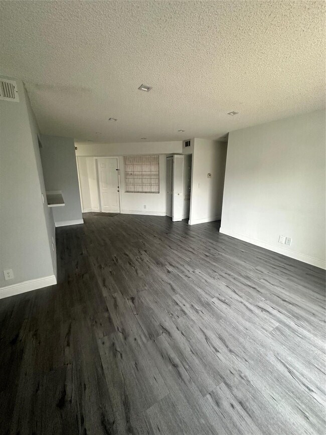 Building Photo - 401 SW 86th Ave